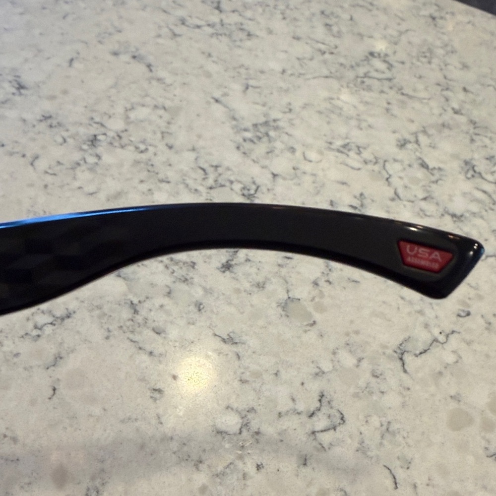 Blue Mirrored Lens Oakley Sunglasses with Black Frame - Picture 5 of 8